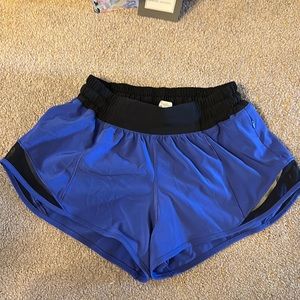 Lululemon lined low rise short shorts
